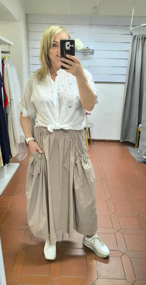 Dlouhá stylová sukně STYLE s kapsami v barvě fango