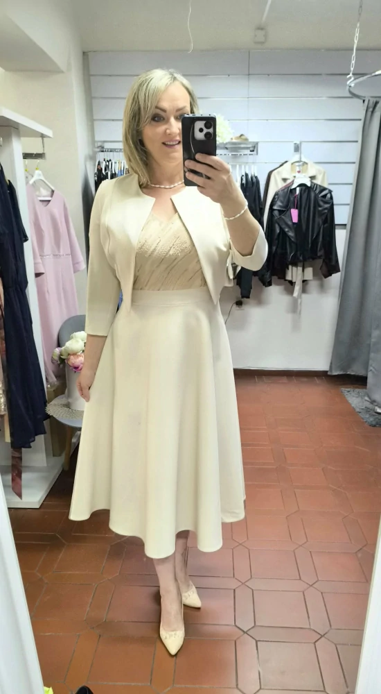 Elegantní šaty pro svatební maminku s bolerkem béžové