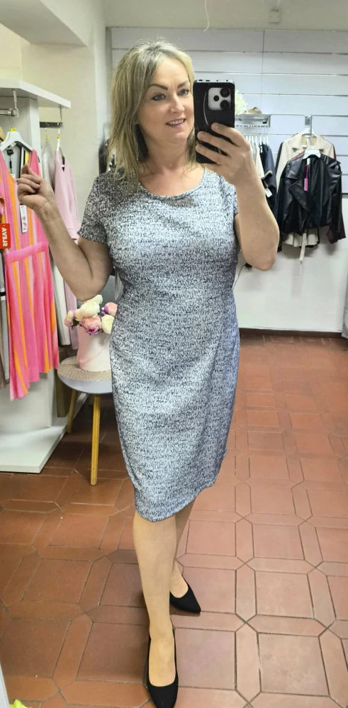 Elegantní pouzdrové šaty MELÍR s jemnou strukturou