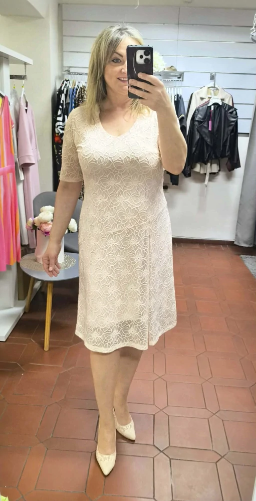 Elegantní dámské krajkové šaty LIRA pudrové