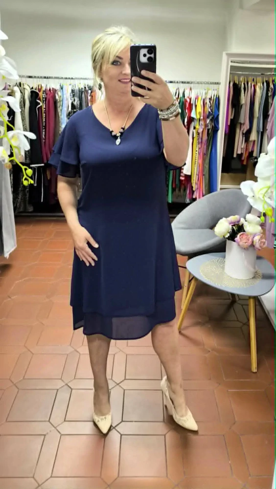 Elegantní tmavě modré šaty VIKTORIE se šifonovým efektem – volný střih