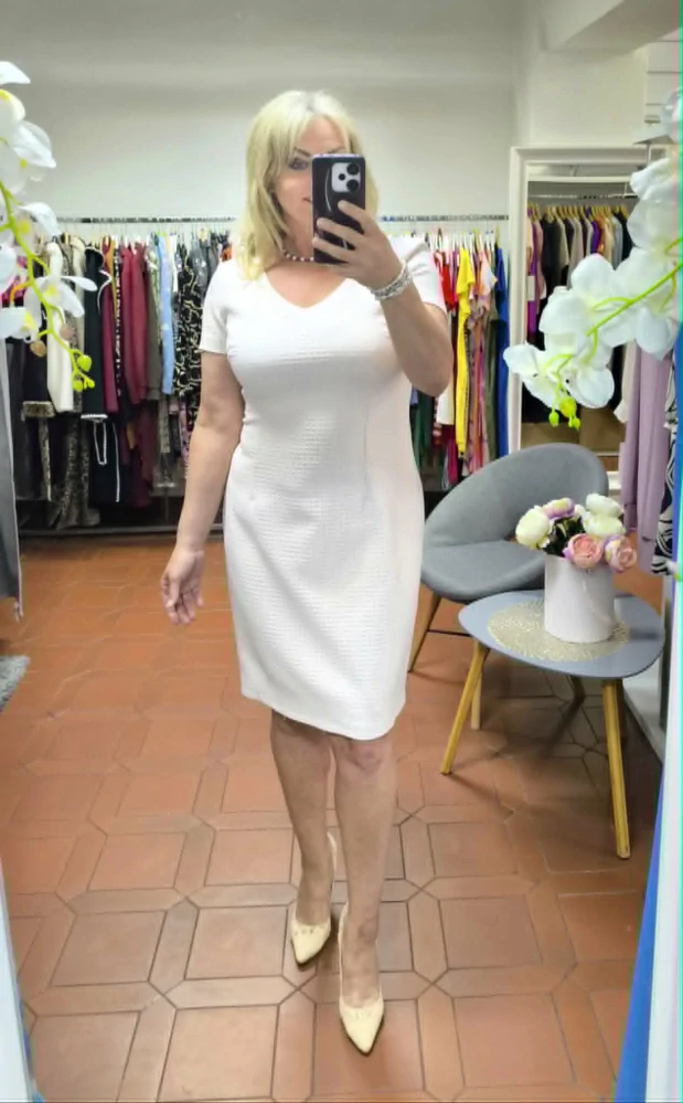 Elegantní pouzdrové dámské šaty 2427 světe růžové ke kolenům