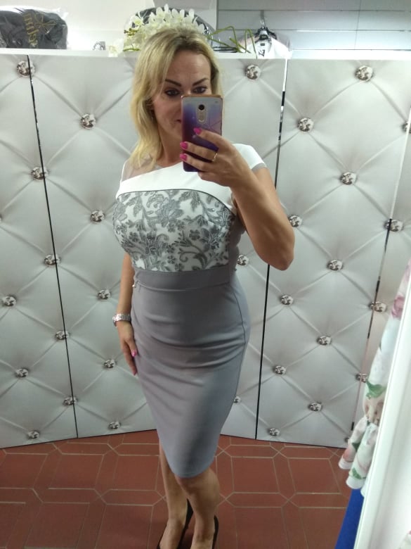 Elegantní šaty MISTYK šedobílé