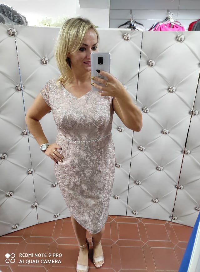 Luxusní elegantní šaty MERCE s krajkou pudrová