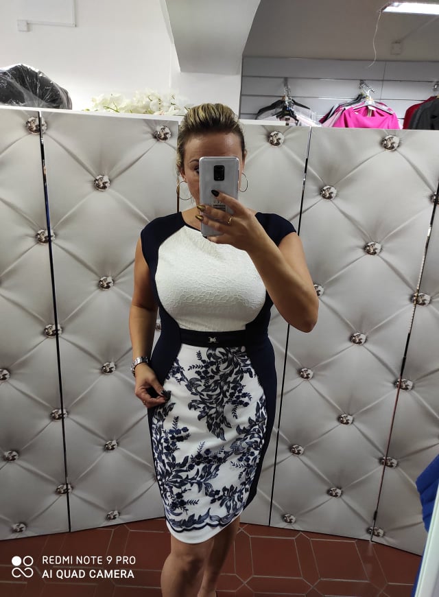 Elegantní dámské šaty OKTAN s bolérkem bílá/tmavě modrá