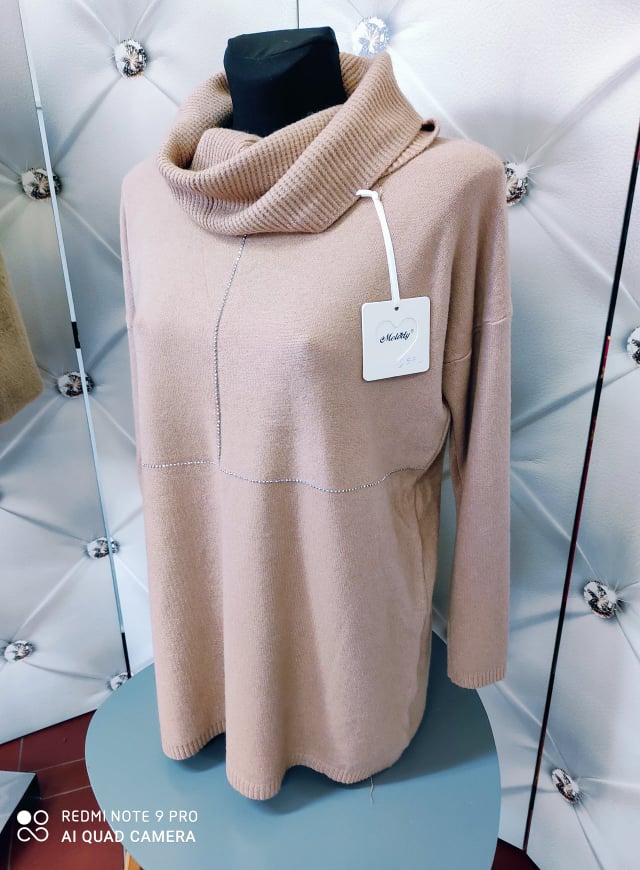 Úpletová PLUS SIZE halenka s nákrčníkem kapučíno