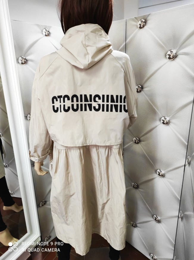 Stylová dámská parka s kapucí béžová
