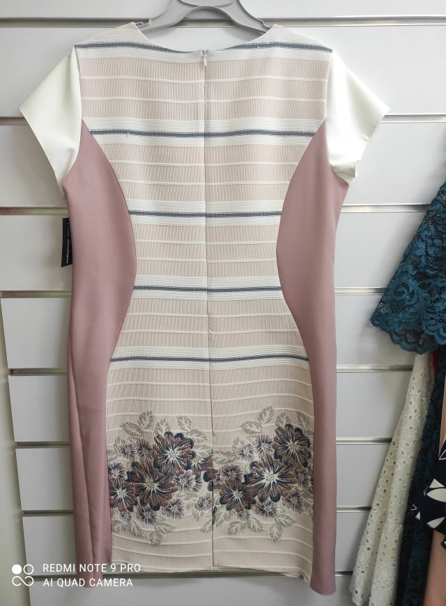 Elegantní pouzdrové šaty ROSE pudrovobílé