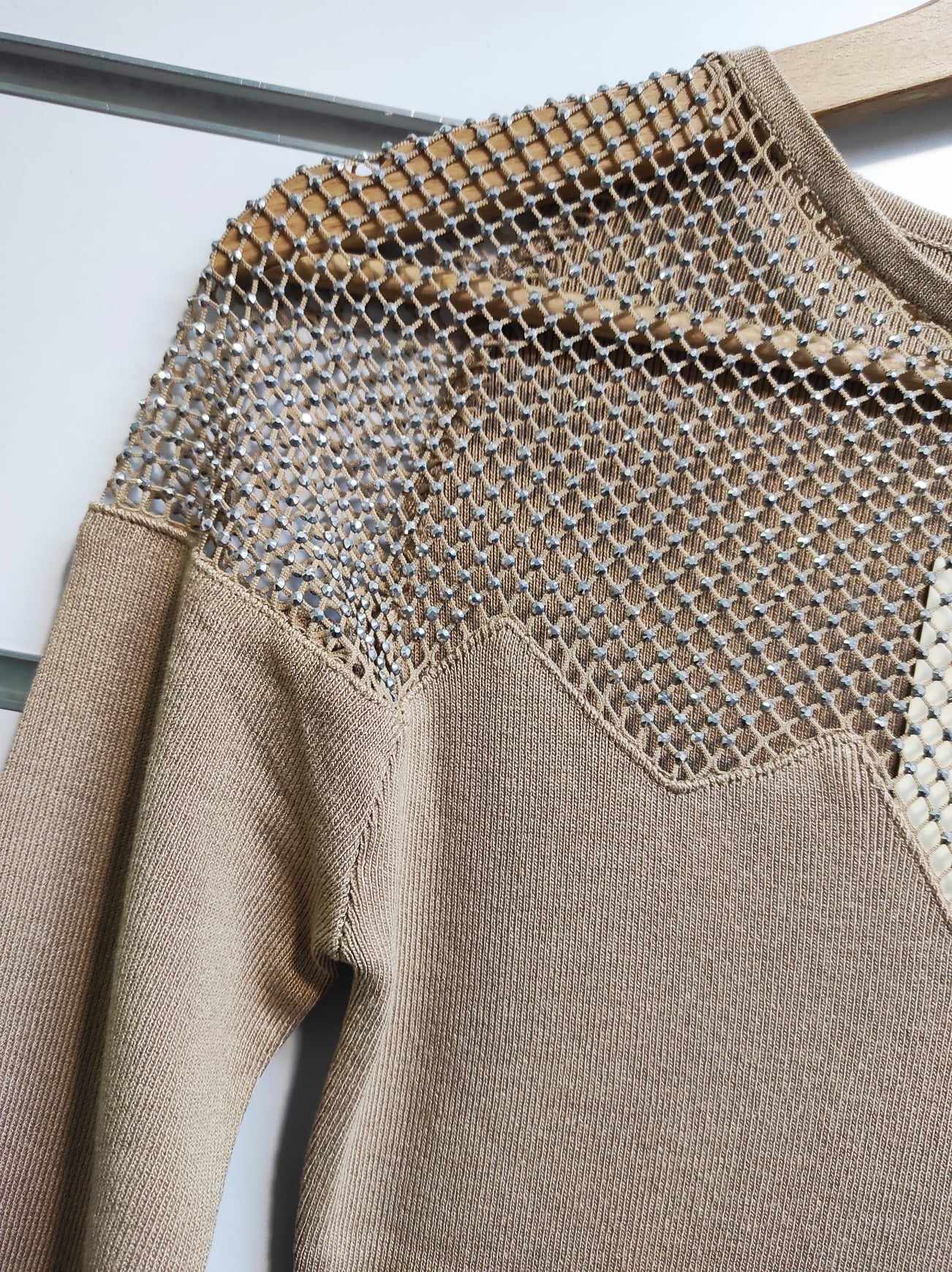 Dámské úpletové šaty bodycon béžové s kamínky
