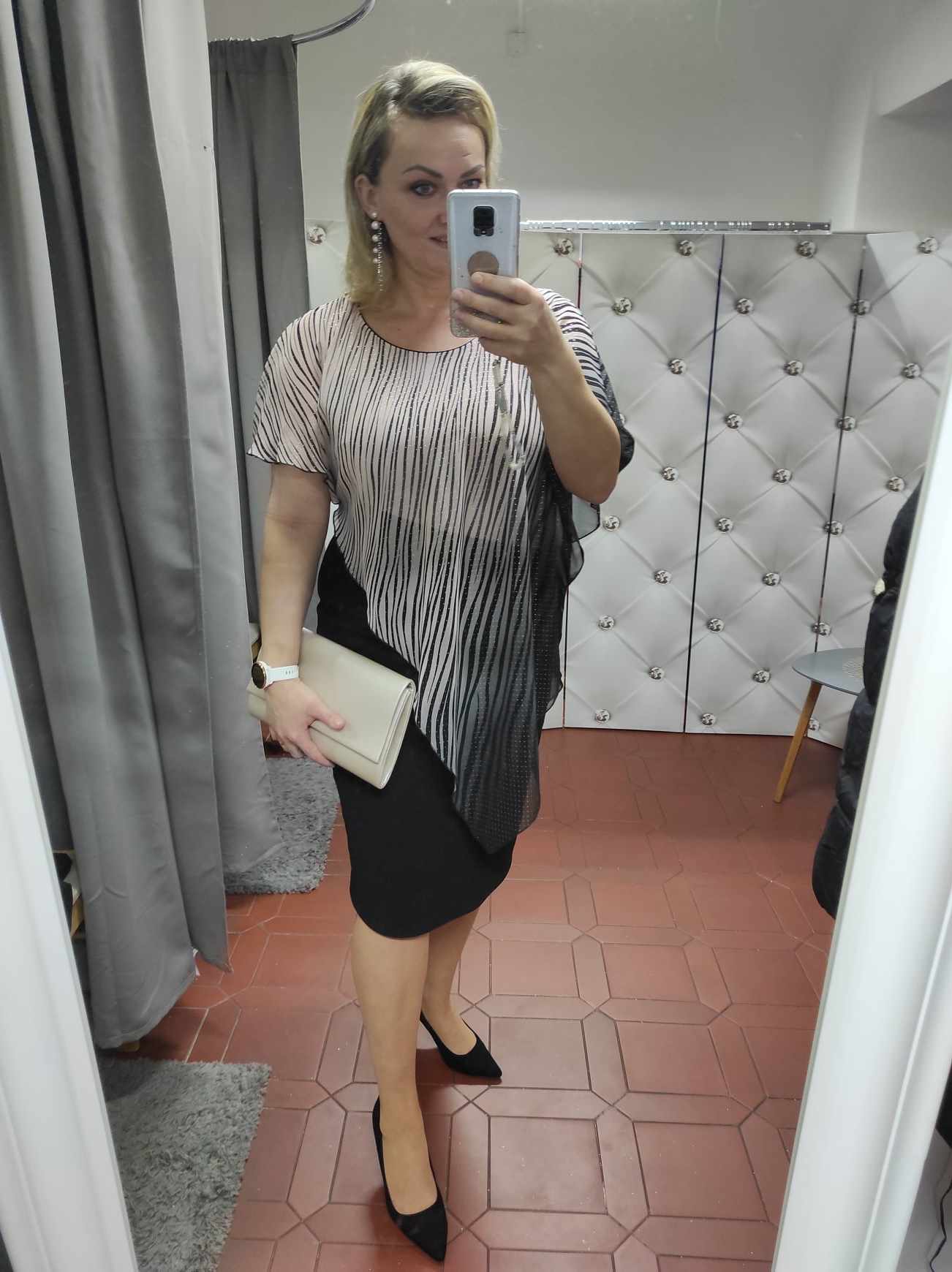 Elegantní PLUS SIZE šaty AURA černopudrové