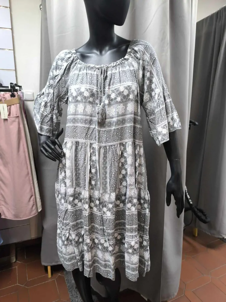 Krátké boho šaty šedé