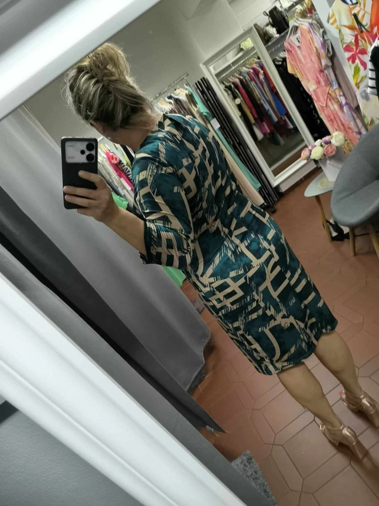 Elegantní pouzdrové šaty FABIA zelené