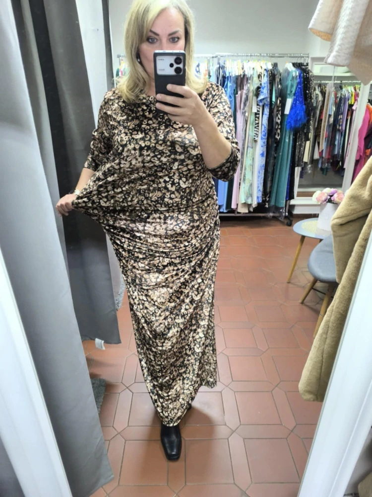 Dlouhé velurové PLUS SIZE šaty béžové