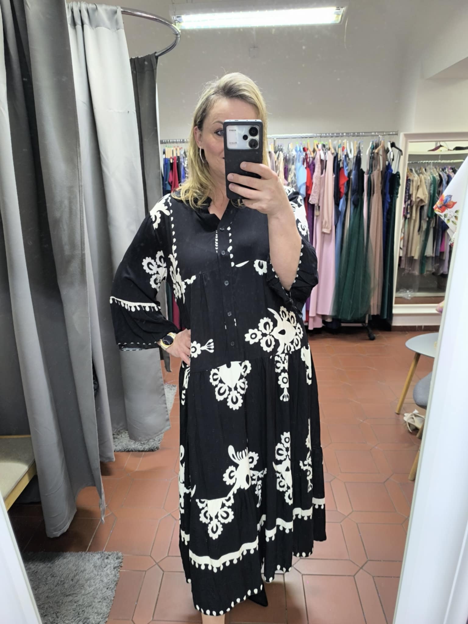 Lehké košilové PLUS SIZE šaty černé