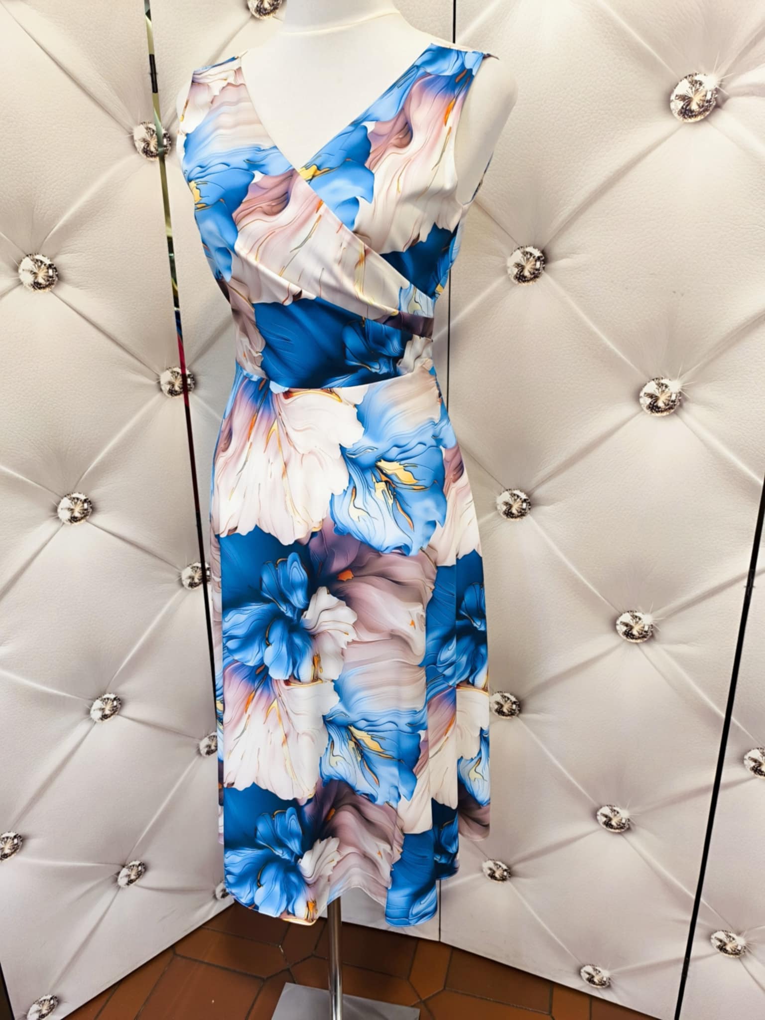 Elegantní midi šaty DONA barevné
