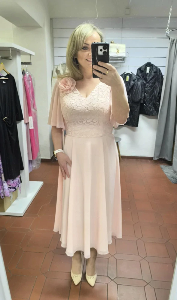 Elegantní pastelově růžové šaty 2603 s krajku a šifonovou sukní