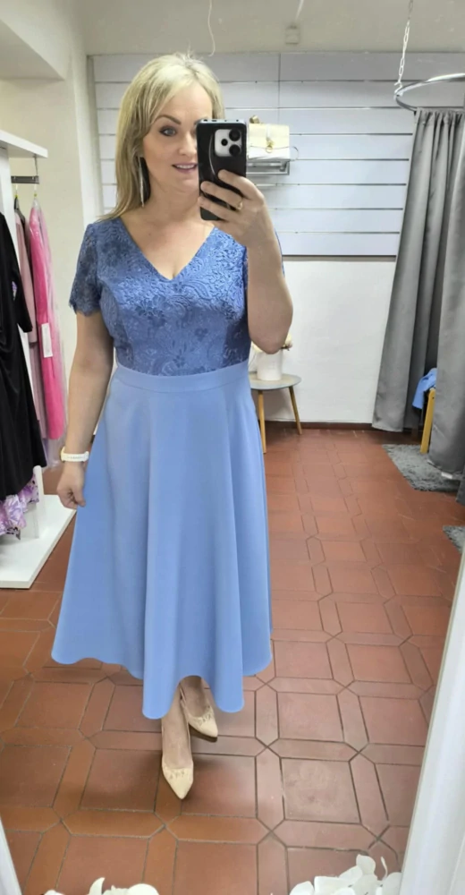 Společenské šaty s krajkovým živůtkem a kolovou sukní – světle modré + sáčko