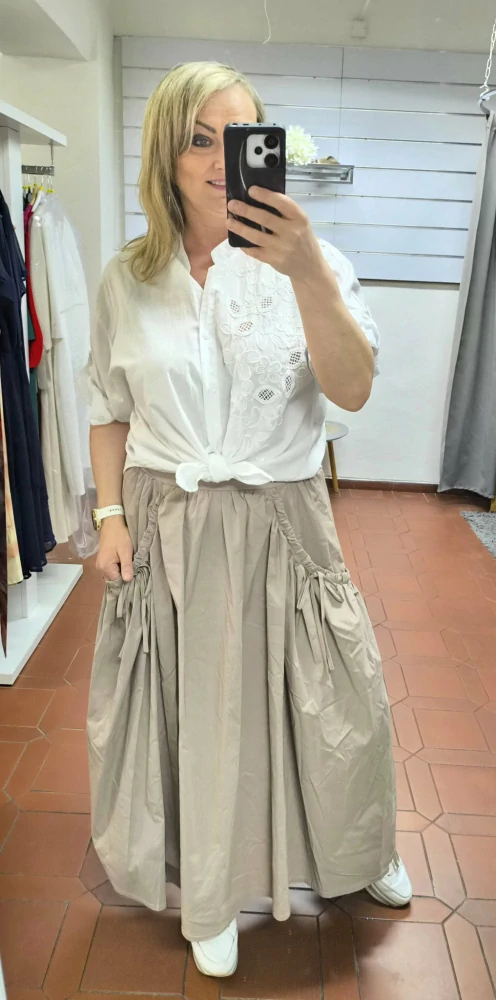 Bavlněná dámská halenka LOOK s výšivkou a korálky bílá