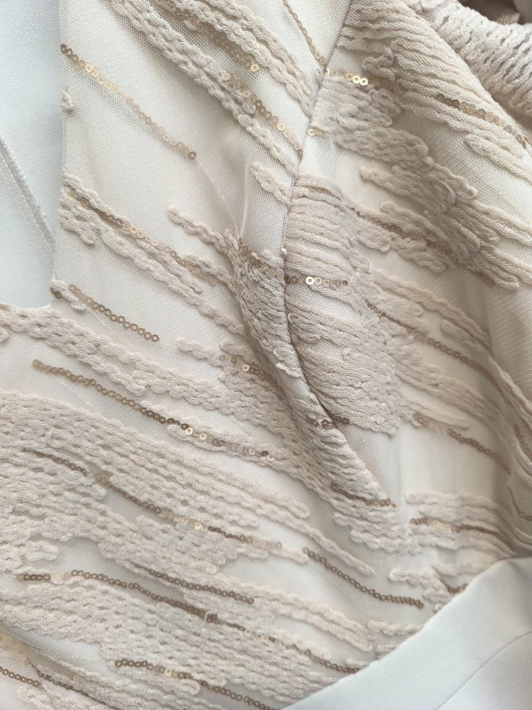 Elegantní šaty pro svatební maminku s bolerkem béžové