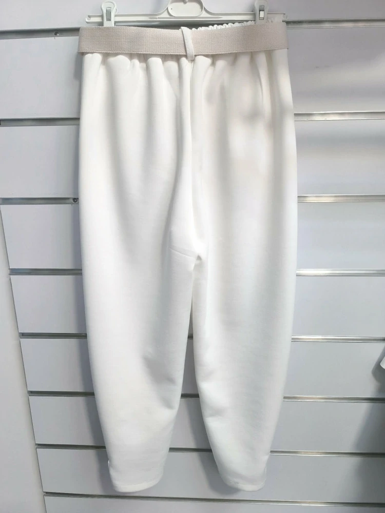 Bílé kalhoty v 7/8 střihu