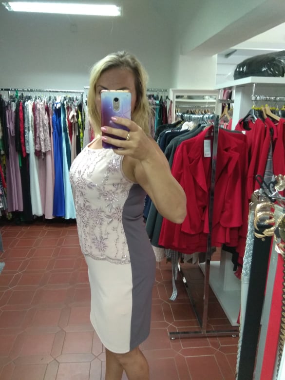 Společenské šaty Besso pudrové