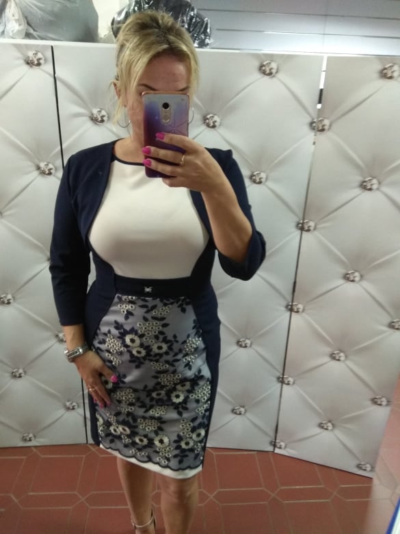 Elegantní dámské šaty OKTAN s bolérkem béžová/tmavě modrá