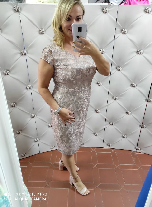 Luxusní elegantní šaty MERCE s krajkou pudrová