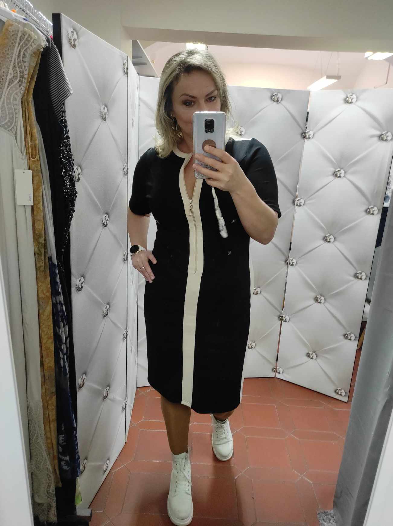 Pouzdrové šaty DORKA černobéžové