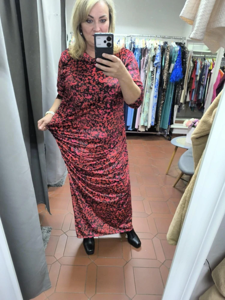 Dlouhé velurové PLUS SIZE šaty červené