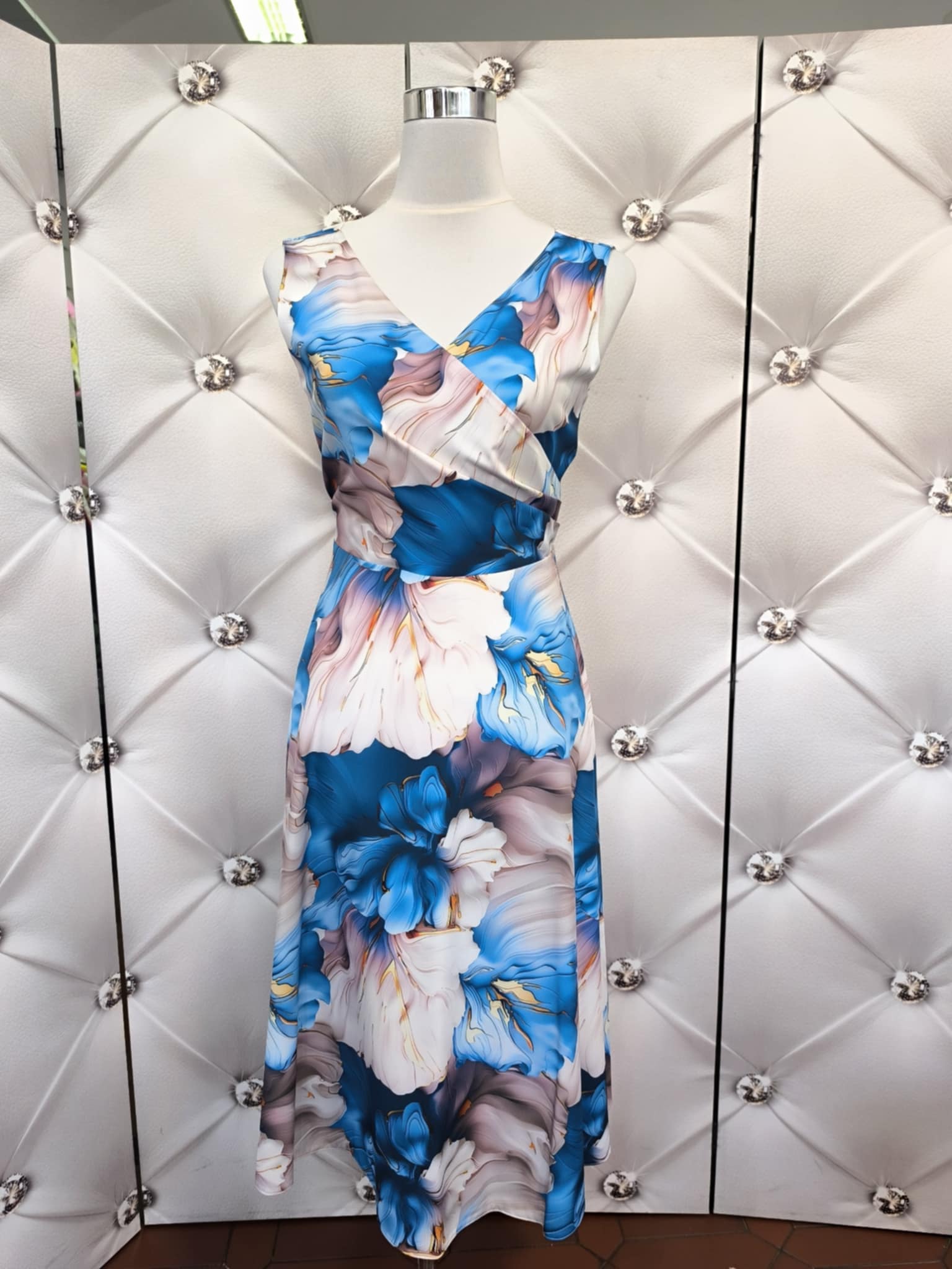 Elegantní midi šaty DONA barevné