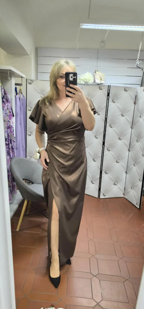 Elegantní dlouhé šaty LENA LONG s metalickým leskem čokoládově hnědé