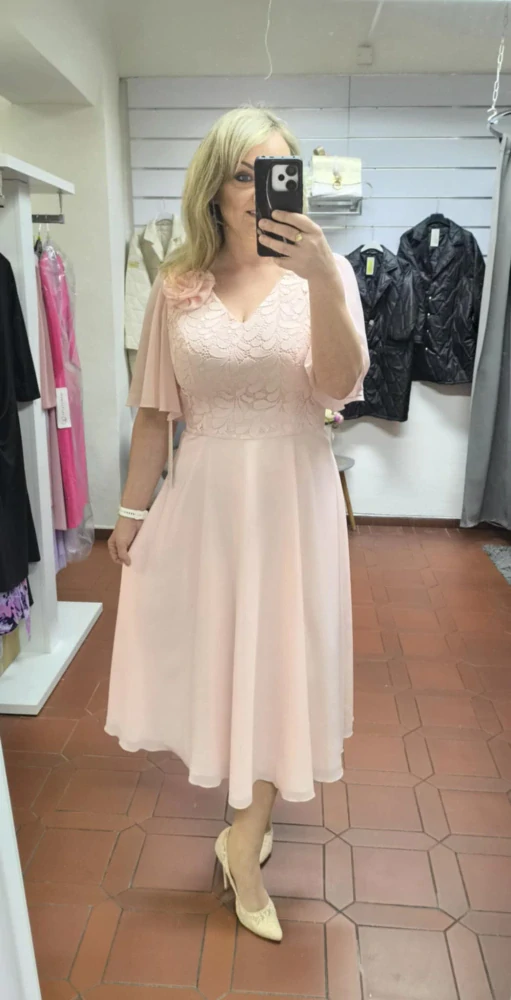 Elegantní pastelově růžové šaty 2603 s krajku a šifonovou sukní