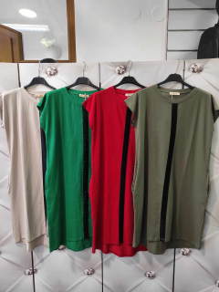 Bavlněné jednobarevné šaty s černým pruhem