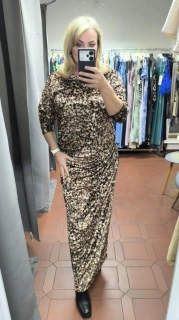 Dlouhé velurové PLUS SIZE šaty béžové