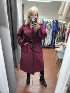 Dámský stylový PLUS SIZE kabát vínový