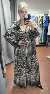 Společenský kalhotový kostým PLUS SIZE s flitry