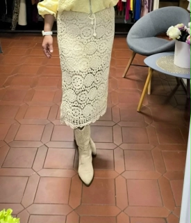 Háčkovaná midi sukně v boho stylu – krémová